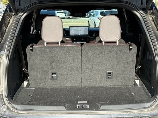 Used 2025 Ford Explorer Platinum w/ Ultimate Package AWD/4WD image 31