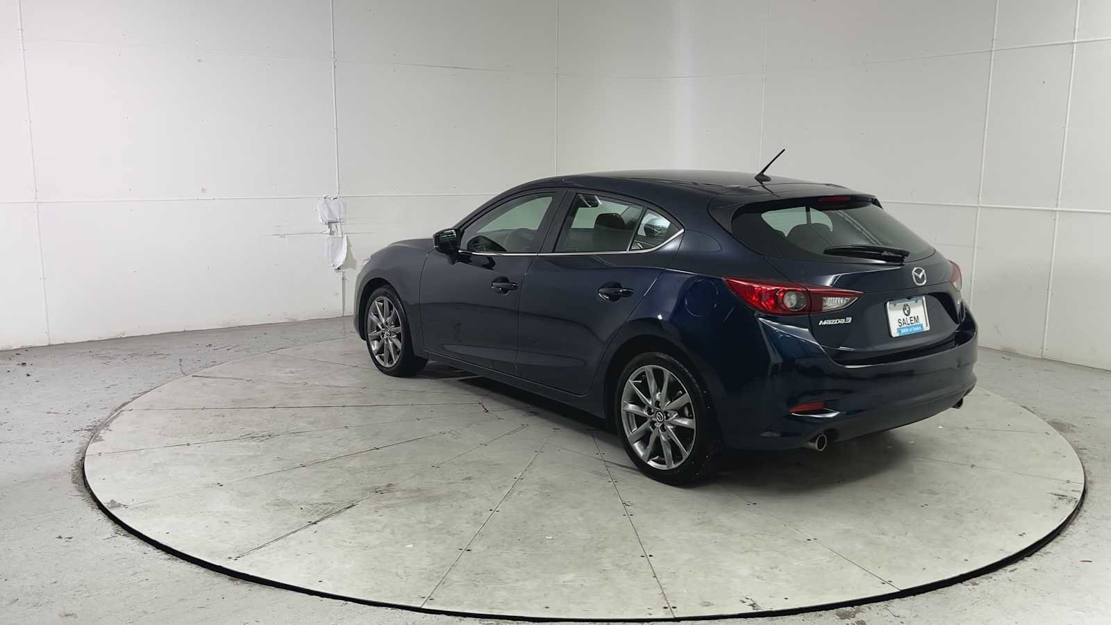 Used 2018 MAZDA MAZDA3 Touring image 3