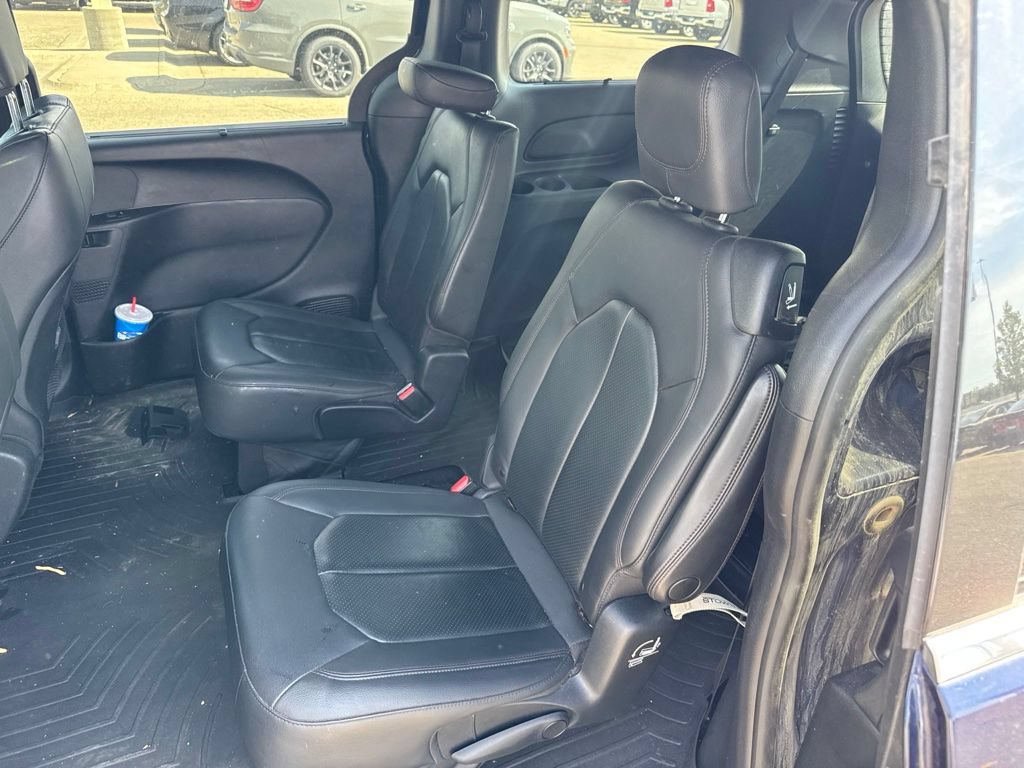 Used 2020 Chrysler Pacifica Touring-L FWD image 8
