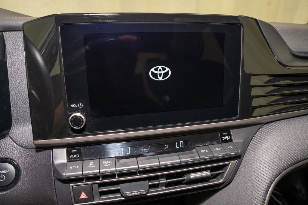 Used 2025 Toyota Camry SE image 12