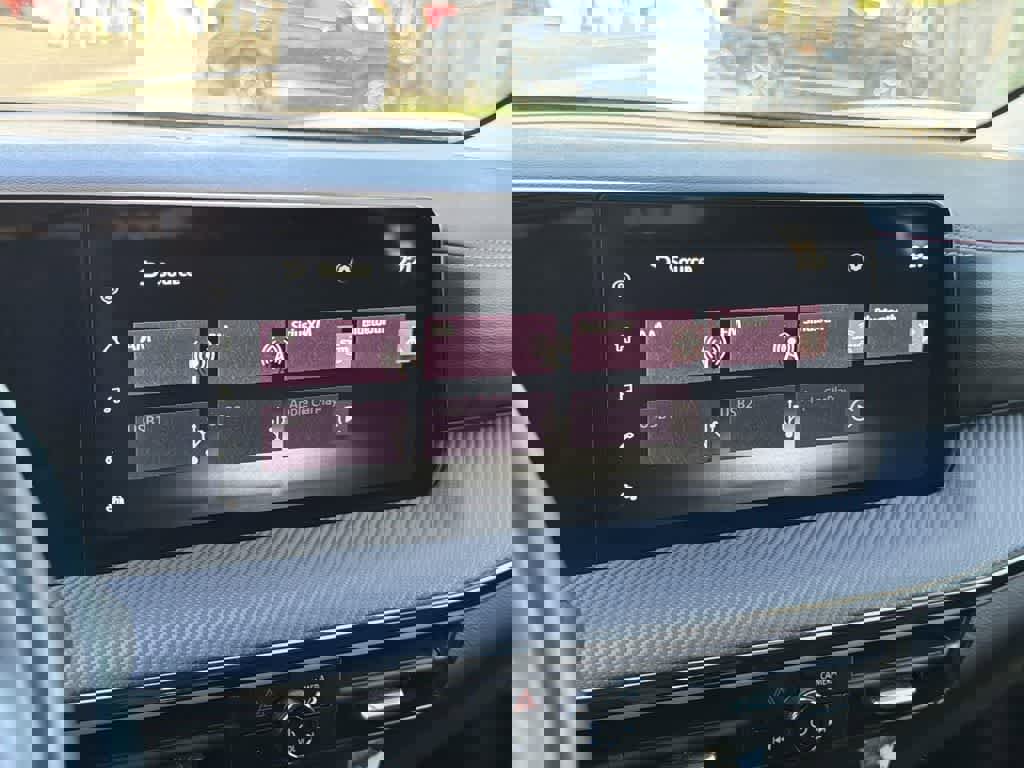 Used 2025 Nissan Kicks SR image 19