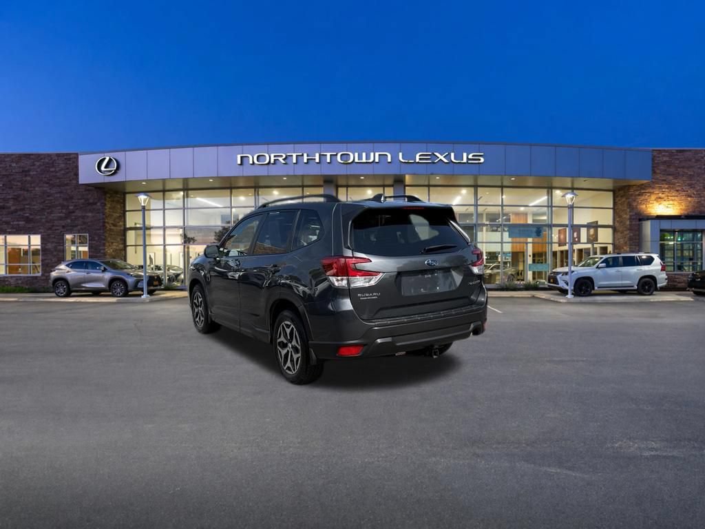 Used 2020 Subaru Forester Premium AWD/4WD image 21