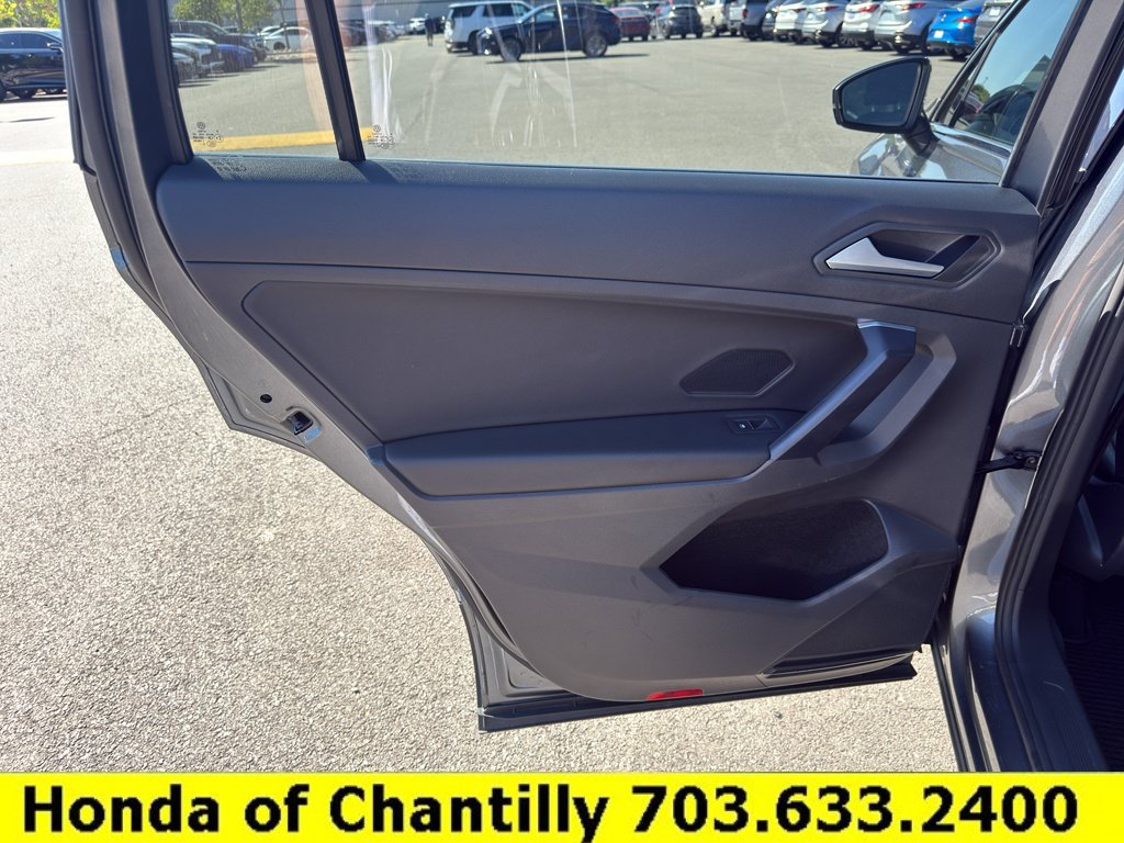 Used 2021 Volkswagen Tiguan SE w/ 3rd Row Seat Package AWD/4WD image 21