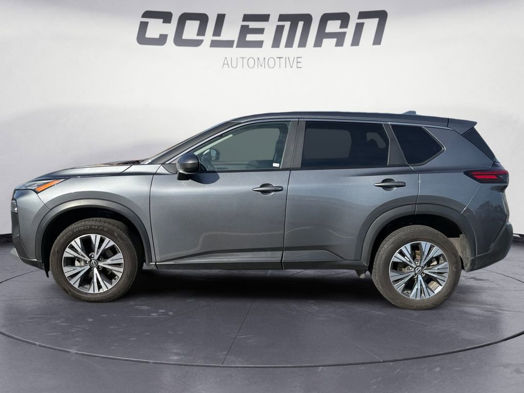 Used 2023 Nissan Rogue SV image 2