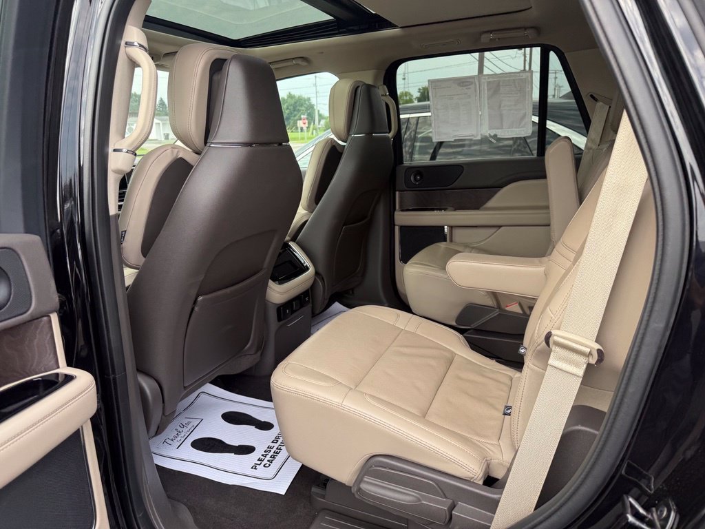 Used 2023 Lincoln Navigator Reserve AWD/4WD image 18