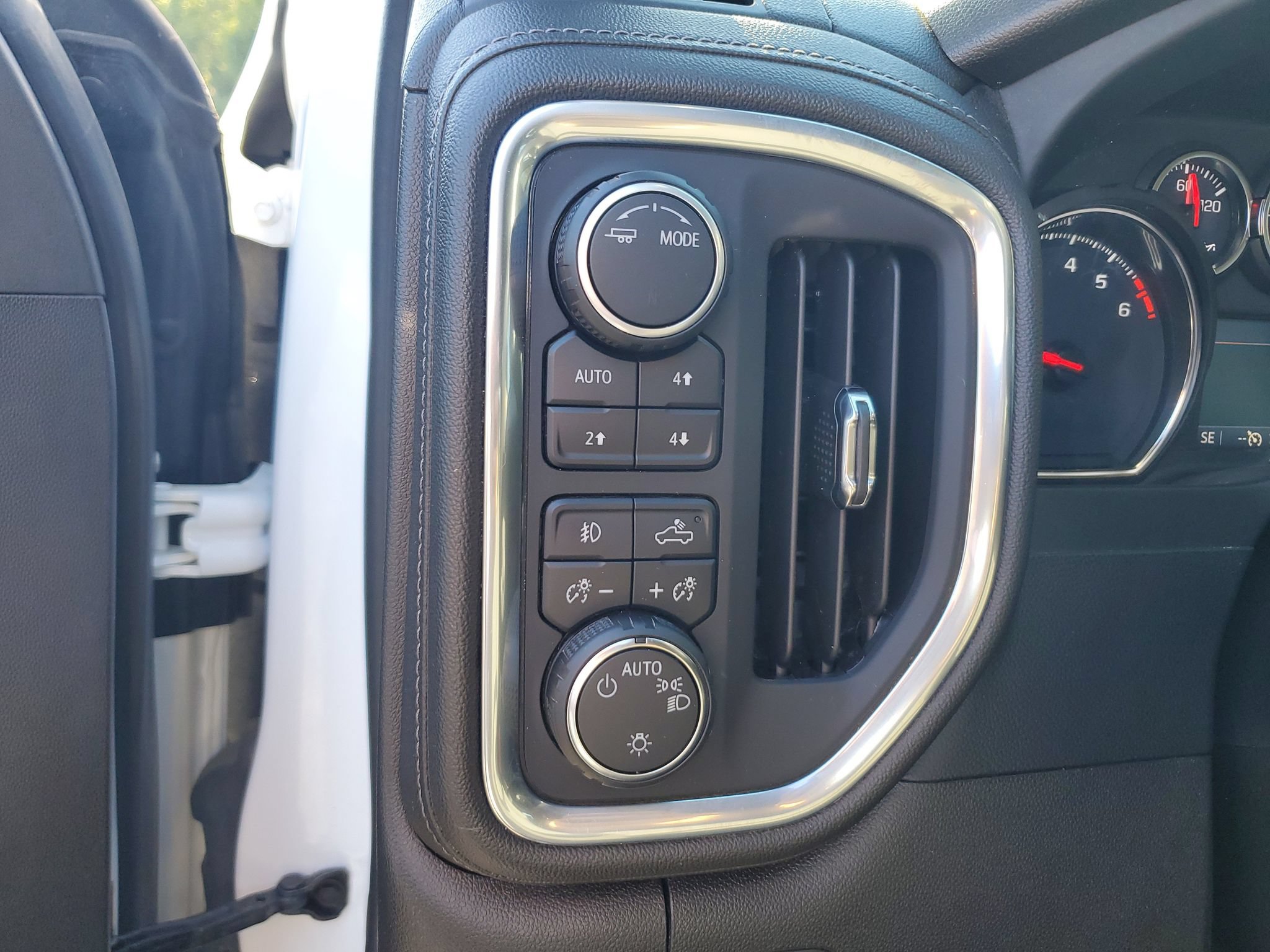 Used 2022 Chevrolet Silverado 1500 RST w/ Z71 Off-Road Package AWD/4WD image 17