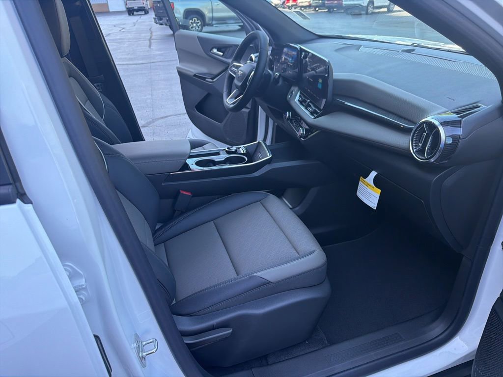 New 2026 Chevrolet Equinox LT w/ Convenience Package II AWD/4WD image 14