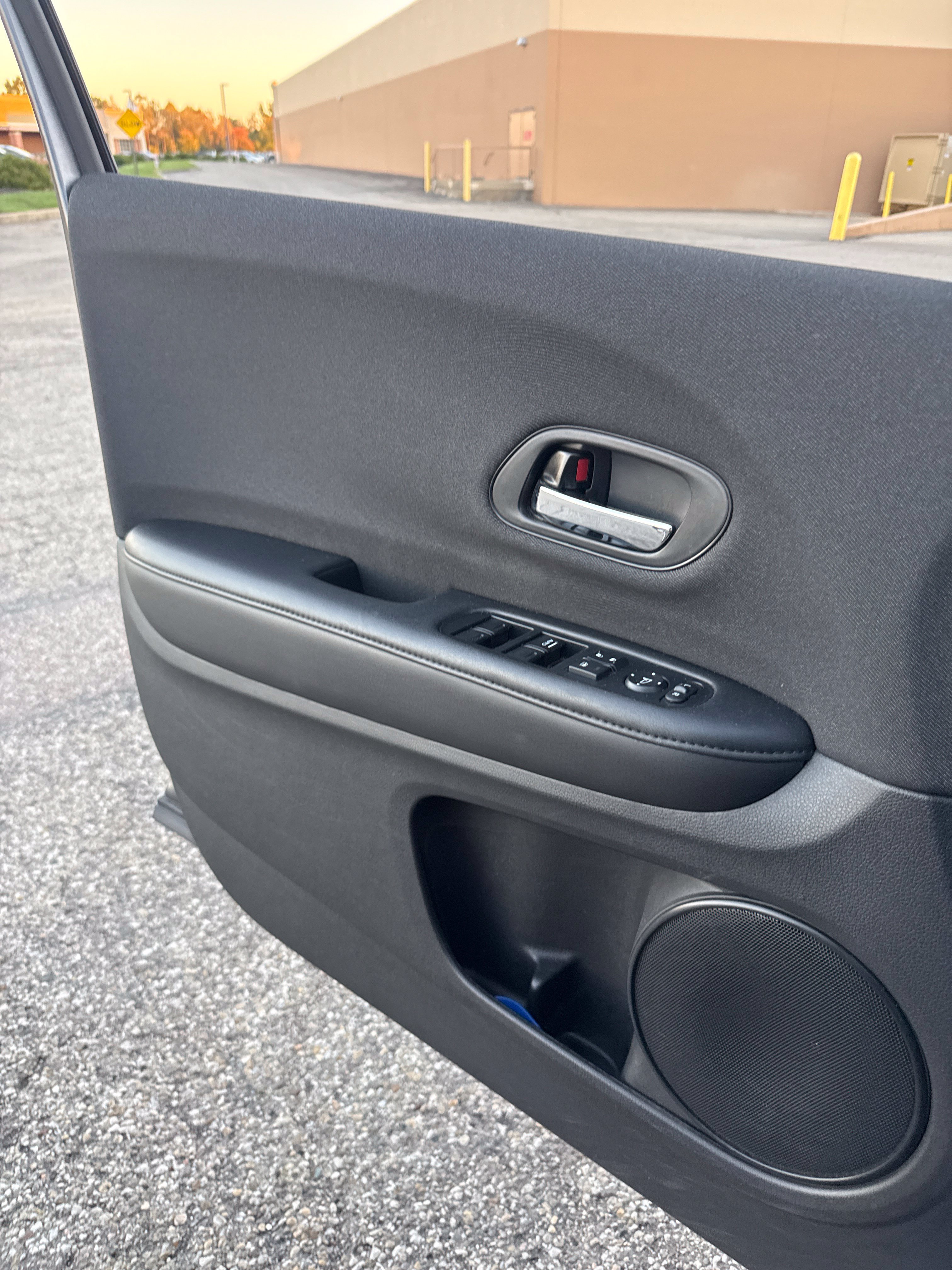 Used 2019 Honda HR-V LX image 8