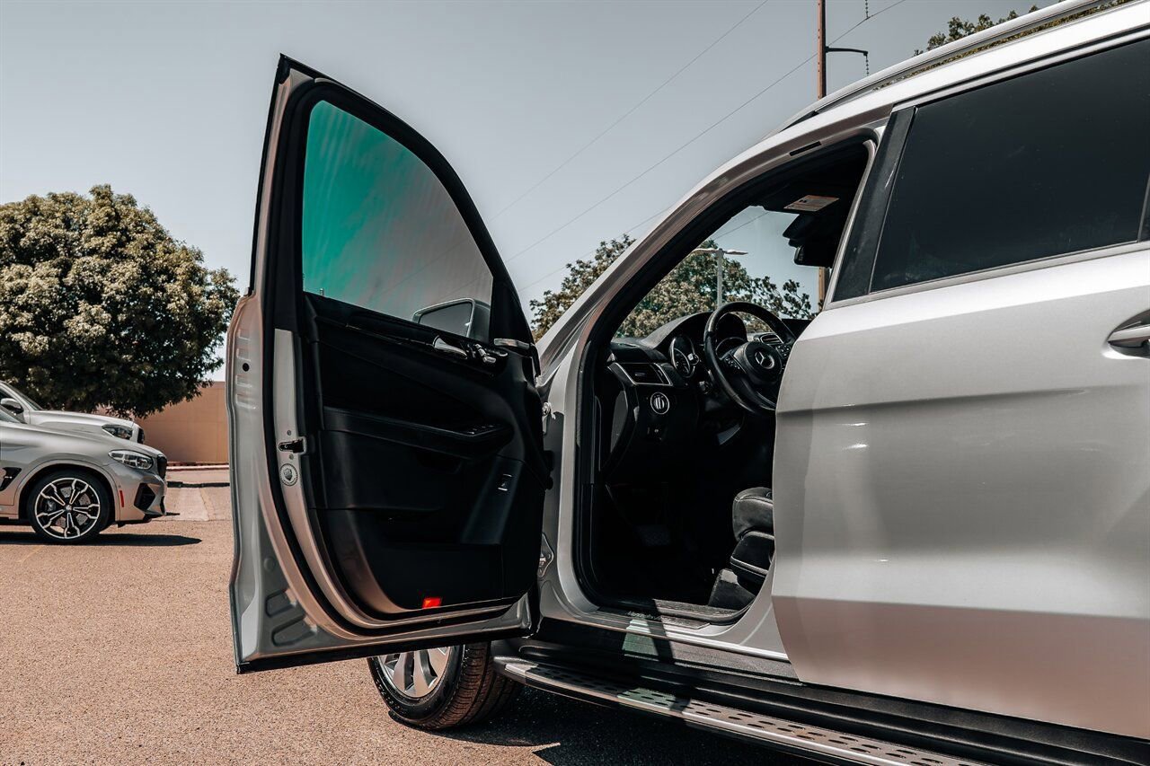 Used 2017 Mercedes-Benz GLS 450 4MATIC image 16