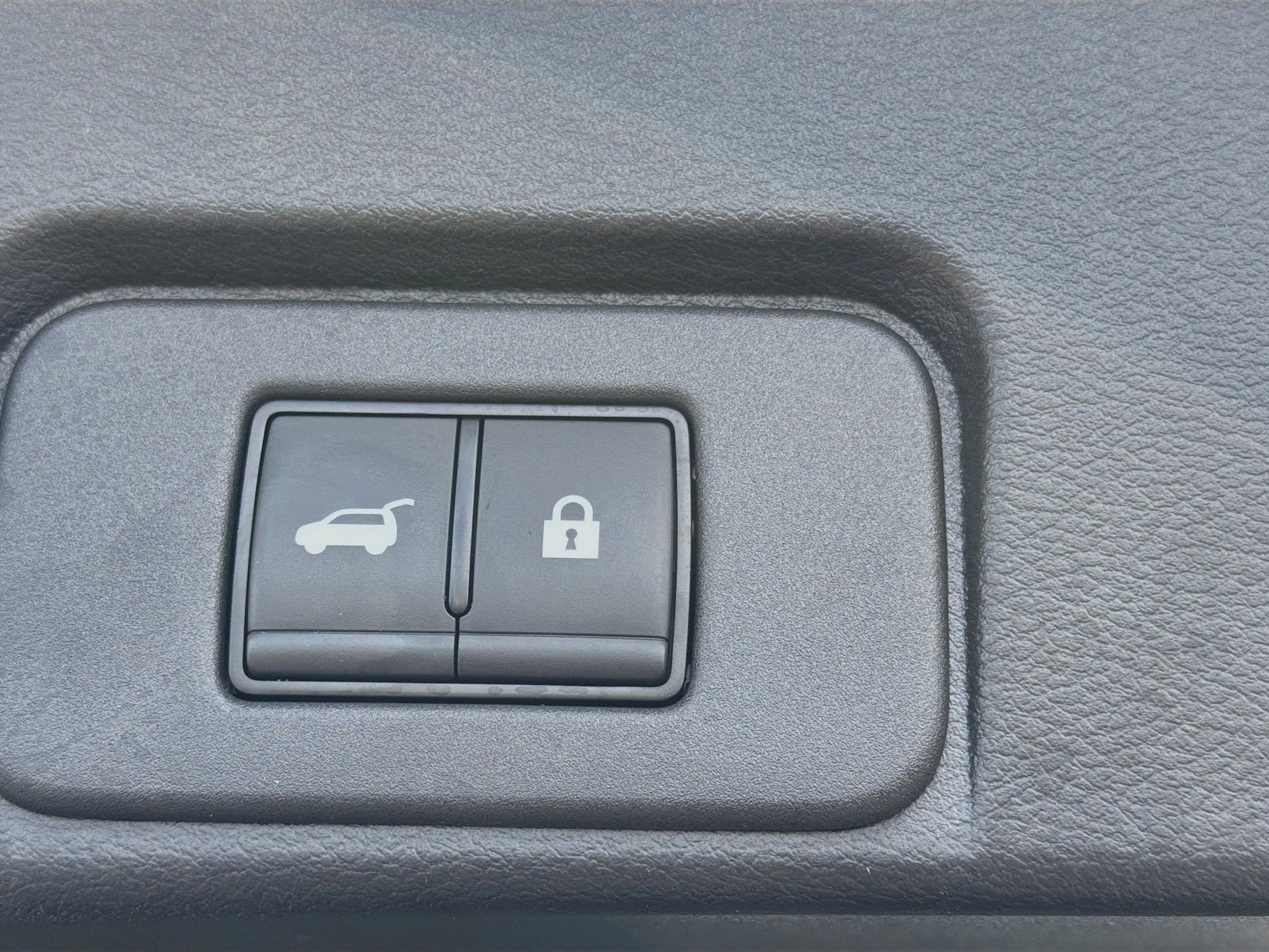 Used 2023 Nissan Rogue SV w/ SV Premium B Package FWD image 13