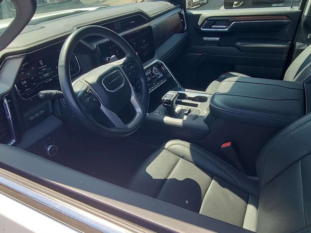 Used 2024 GMC Sierra 1500 Denali w/ Technology Package AWD/4WD image 10