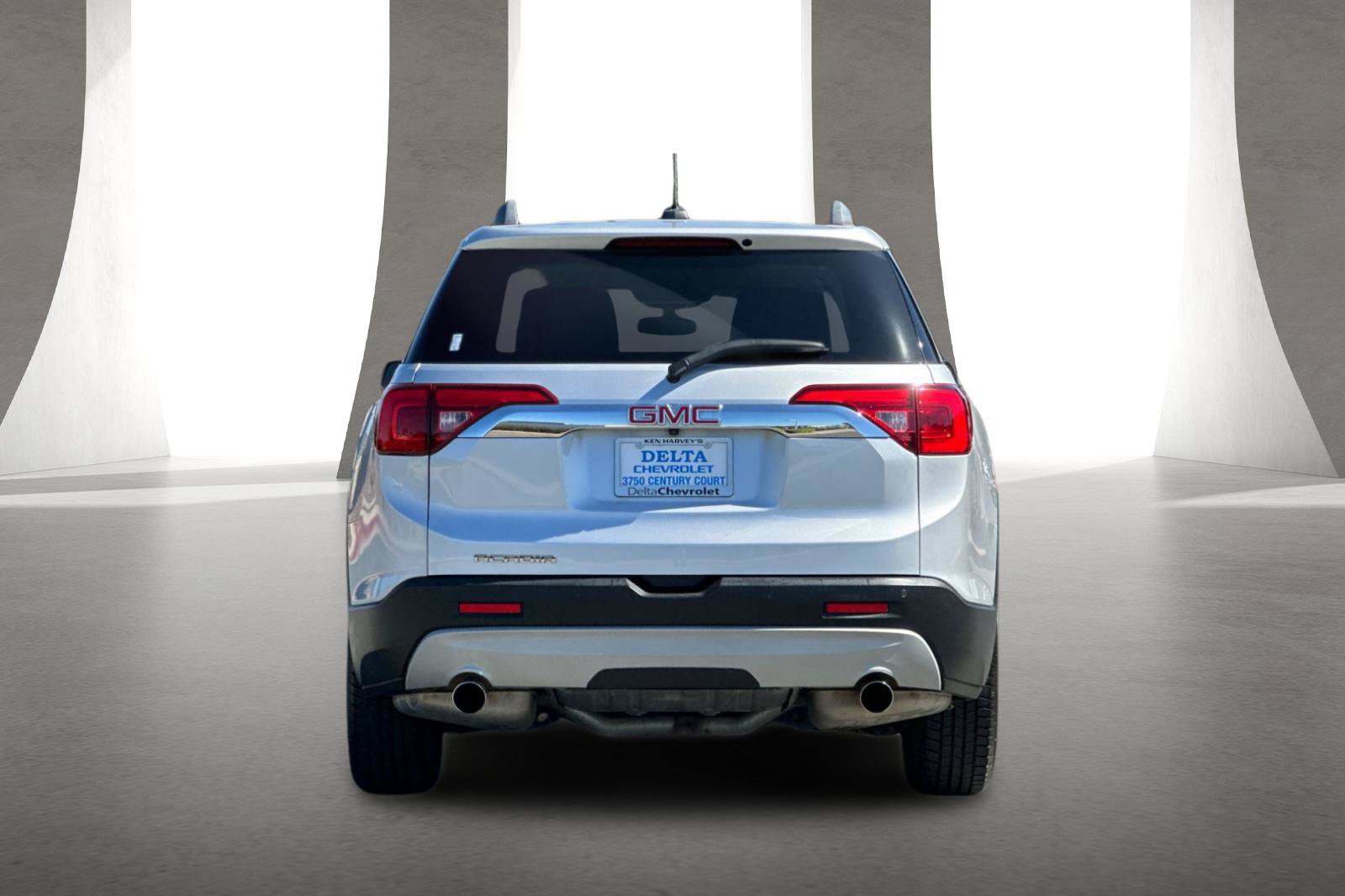 Used 2017 GMC Acadia SLE w/ Driver Alert Package I FWD image 5