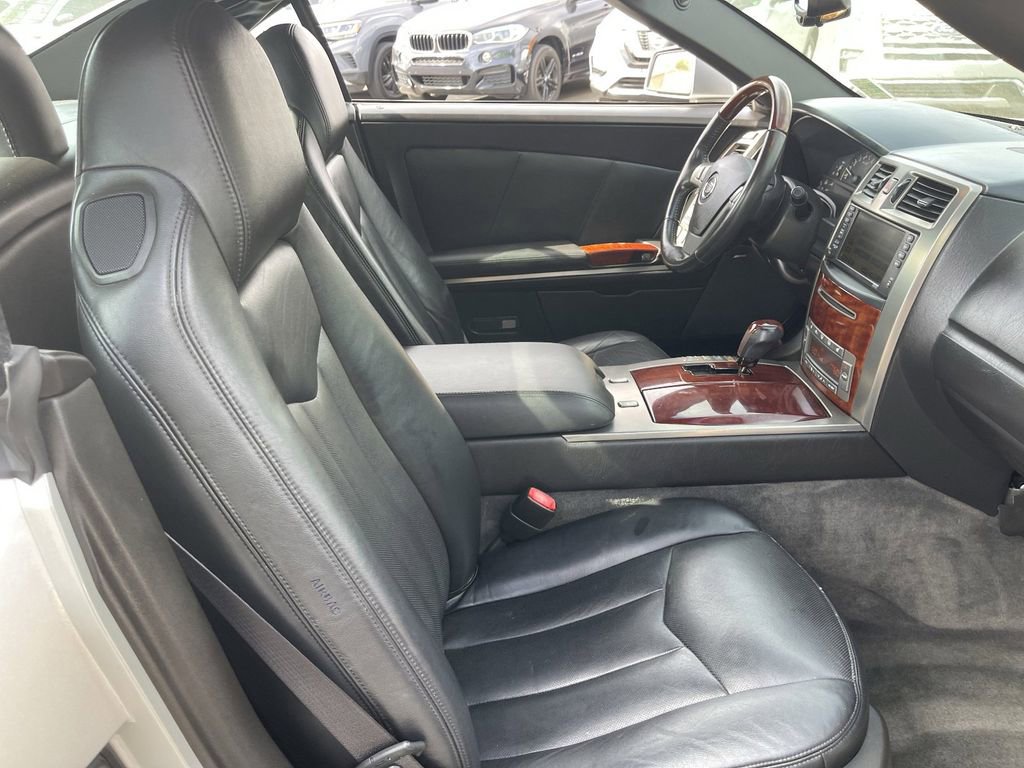 Used 2007 Cadillac XLR image 13