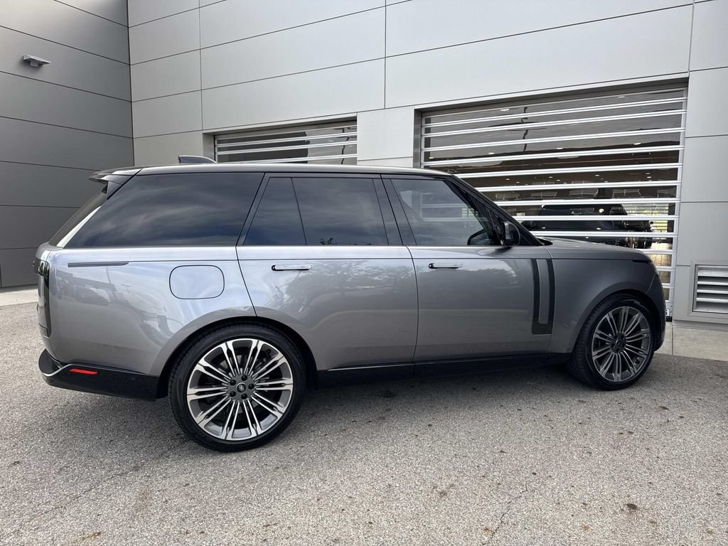Used 2024 Land Rover Range Rover SE AWD/4WD image 8
