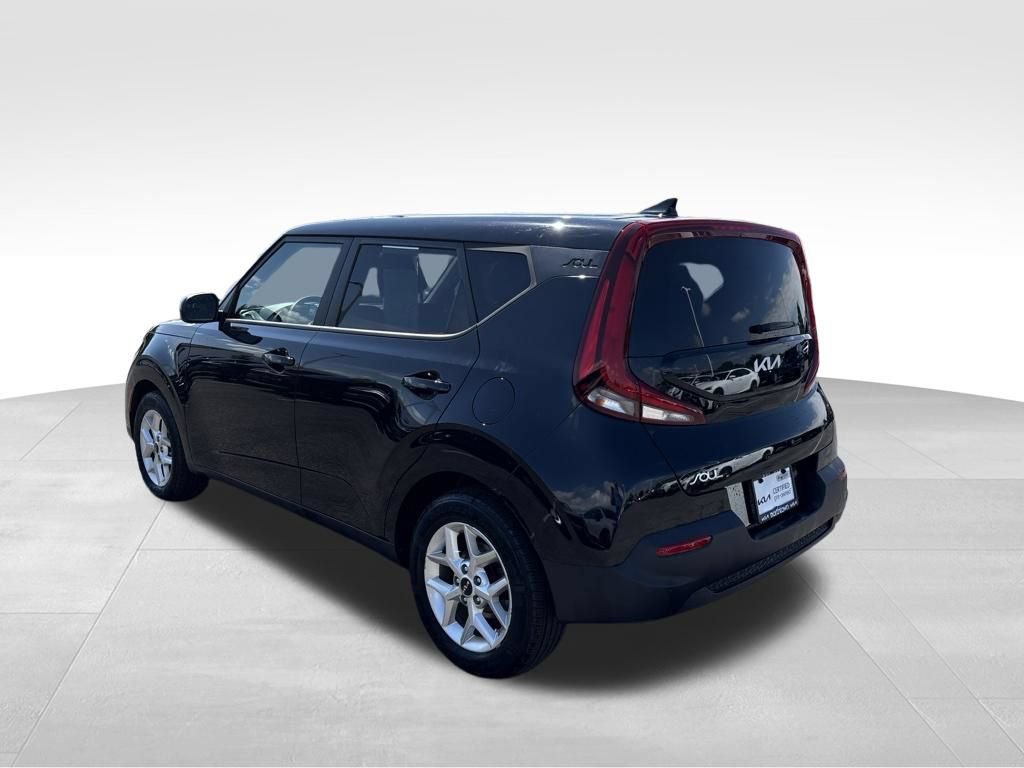 Certified 2022 Kia Soul LX w/ Technology Package FWD image 9