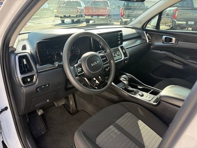 Used 2023 Kia Sorento LX image 3