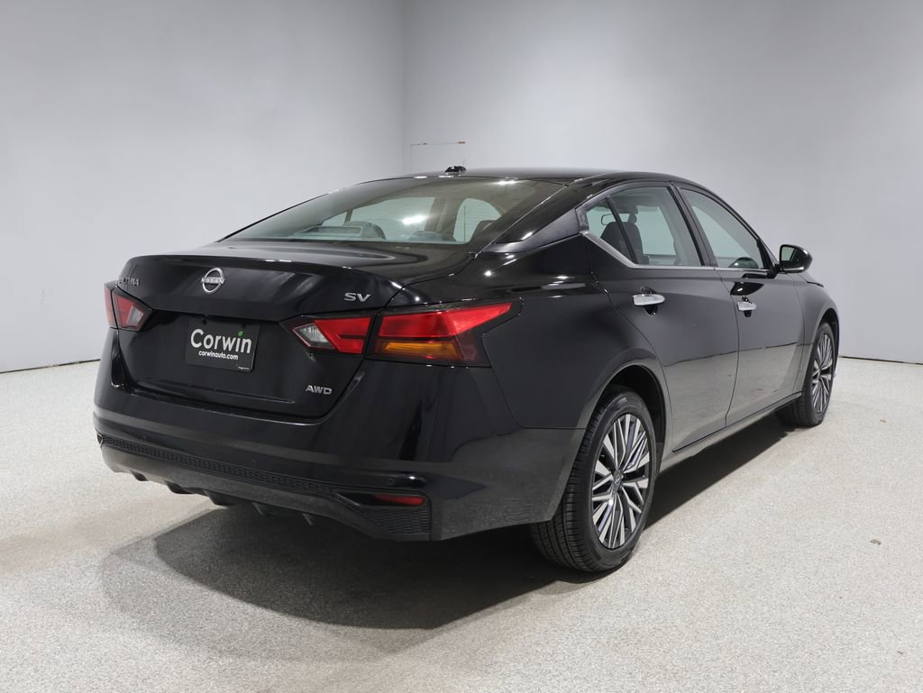 Used 2024 Nissan Altima 2.5 SV AWD/4WD image 2