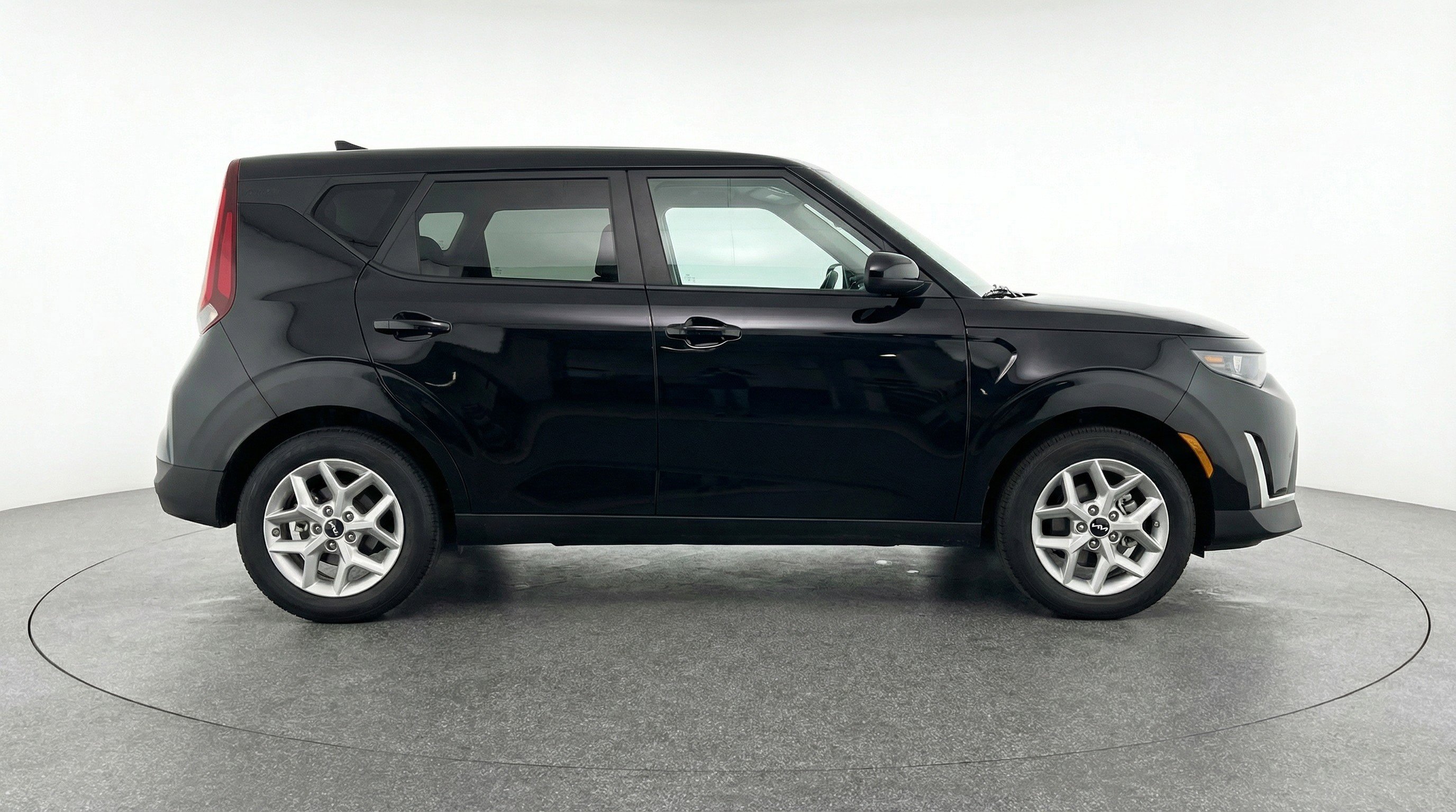 Used 2025 Kia Soul LX w/ LX Technology Package FWD image 11