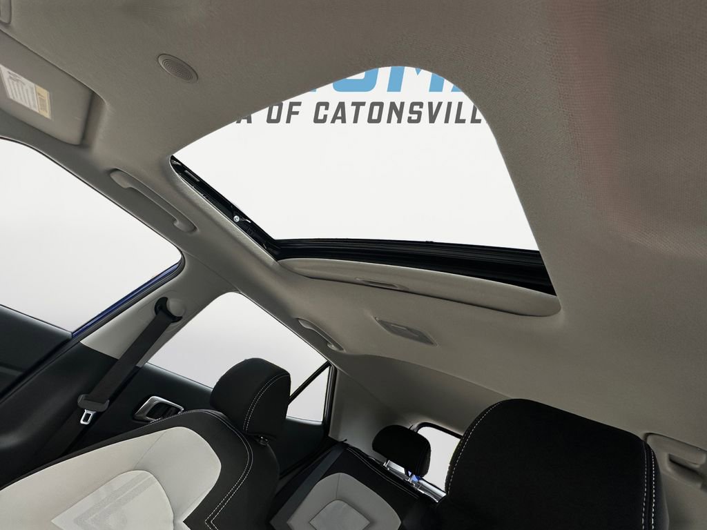 Used 2025 Hyundai Venue SEL FWD image 17