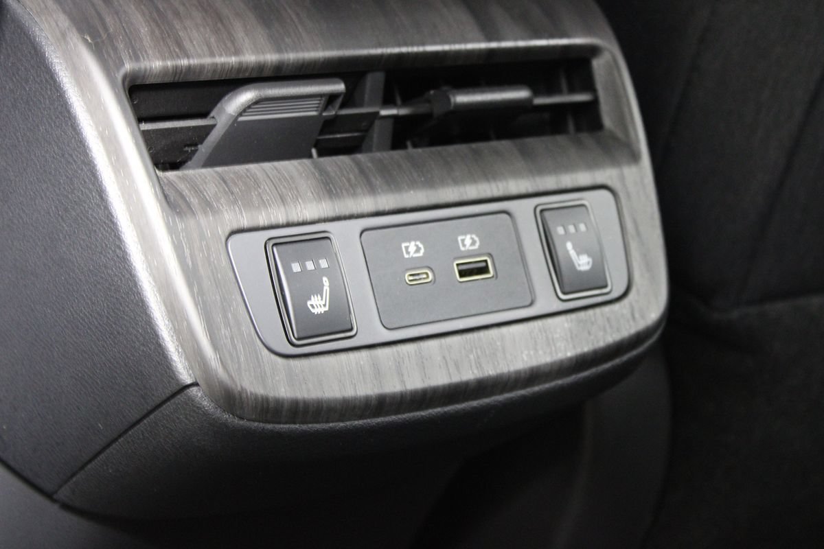 Used 2023 Nissan Ariya FWD image 25