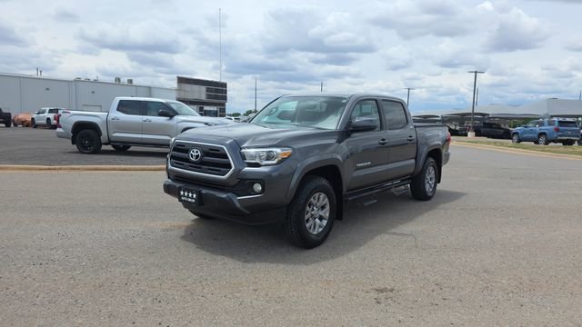 Used 2017 Toyota Tacoma SR5 w/ Tow Package RWD image 2