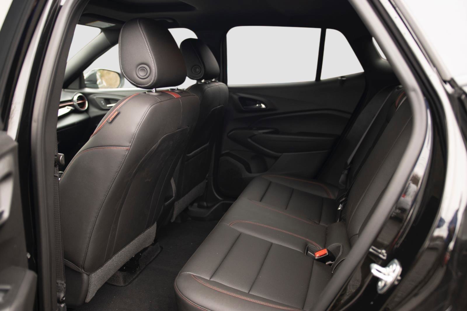 Used 2025 Chevrolet Trax RS w/ Sunroof Package image 12