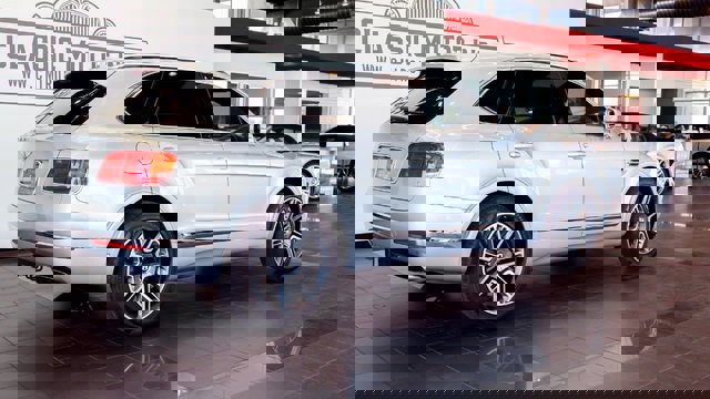 Used 2018 Bentley Bentayga image 9