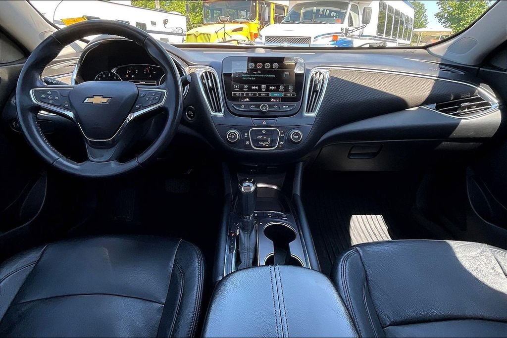 Used 2018 Chevrolet Malibu LT w/ Driver Confidence Package FWD image 14