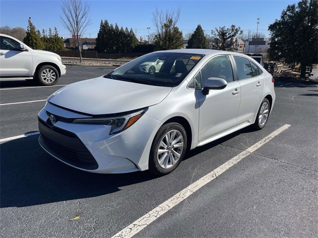 Used 2024 Toyota Corolla LE video 3