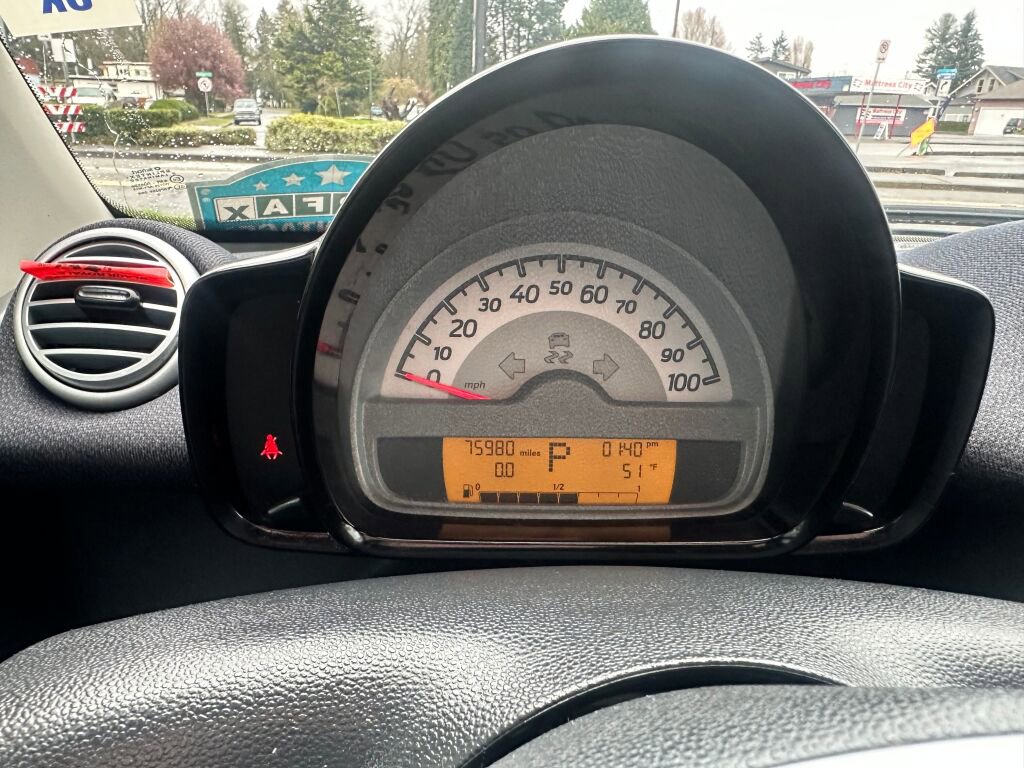 Used 2013 smart fortwo passion image 20