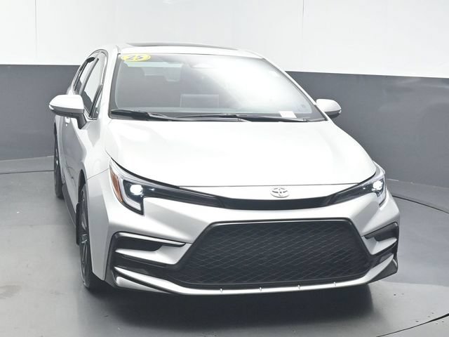 Used 2025 Toyota Corolla XSE FWD image 3