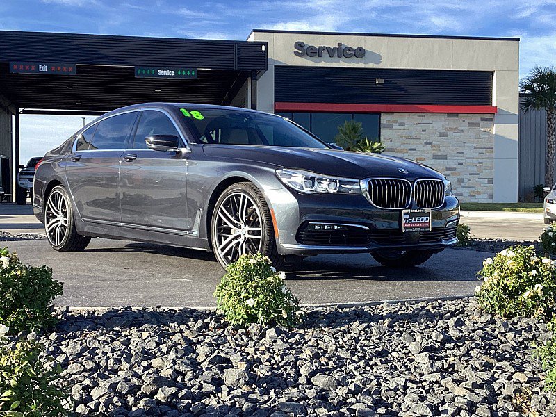 Used 2018 BMW 740i image 3