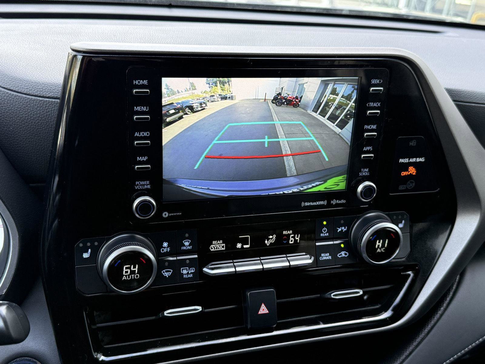 Used 2022 Toyota Highlander XLE AWD/4WD image 27