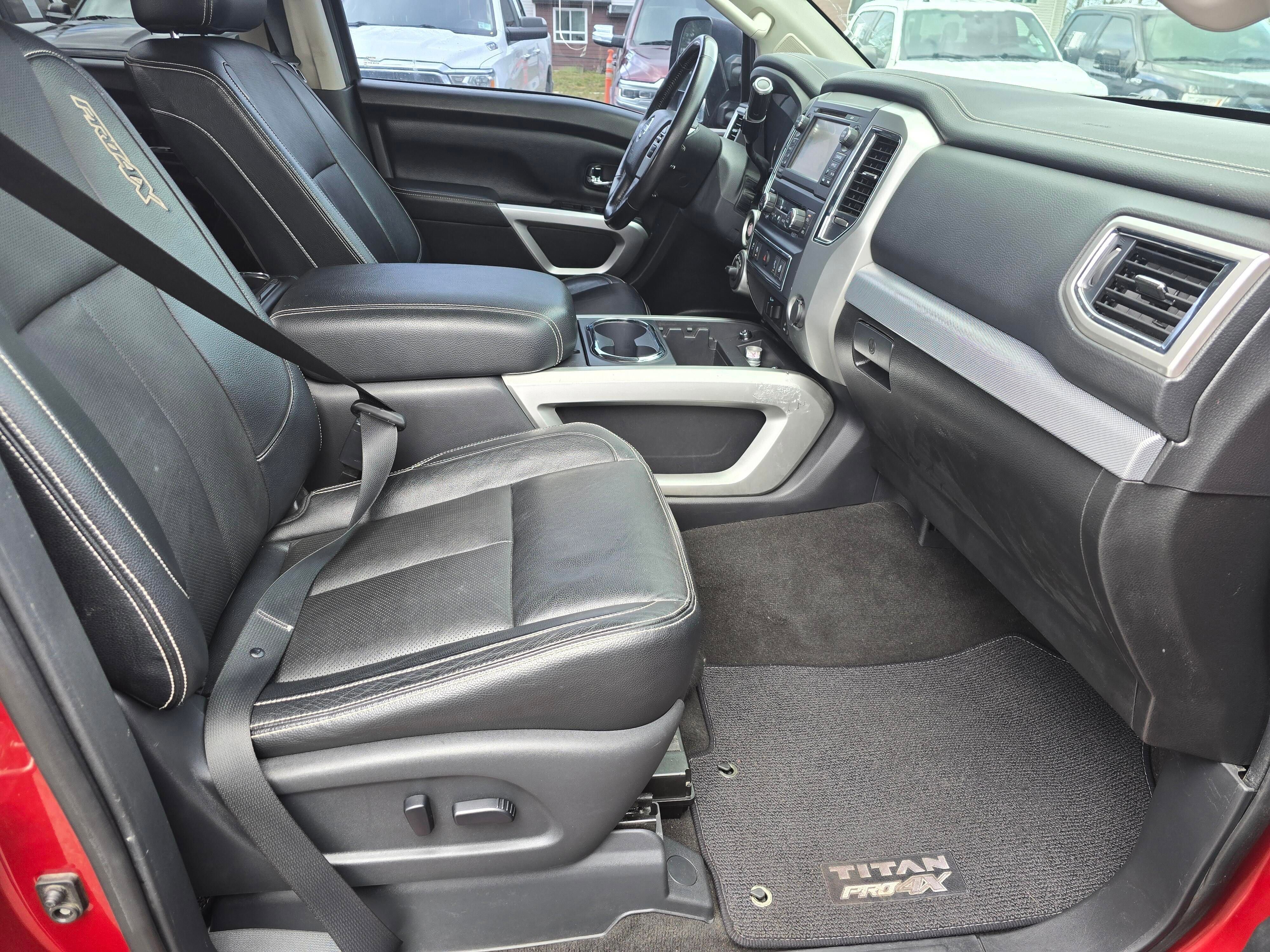 Used 2018 Nissan Titan PRO-4X w/ Pro-4x Convenience Package AWD/4WD image 33