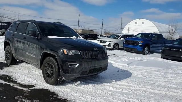 Used 2018 Jeep Grand Cherokee Laredo image 3