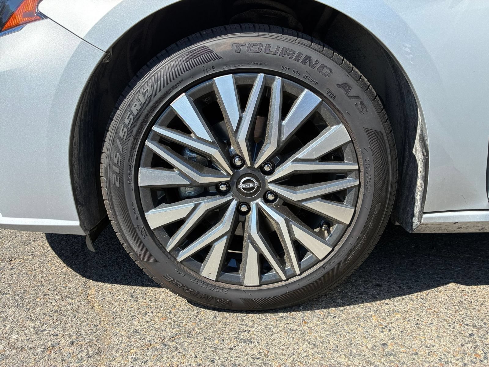 Used 2024 Nissan Altima 2.5 SV FWD image 30