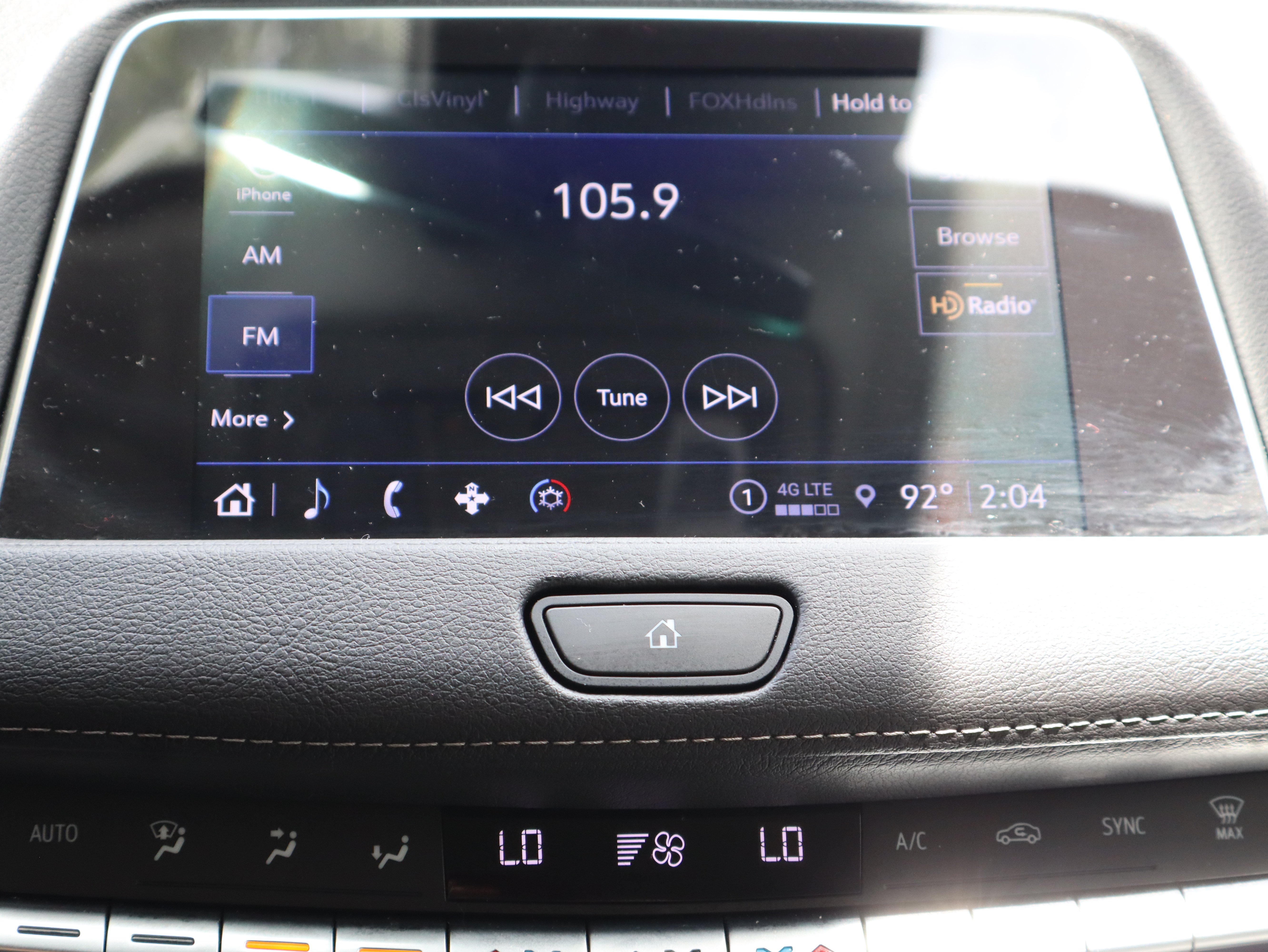 Used 2023 Cadillac XT4 Luxury w/ Cold Weather Package AWD/4WD image 32