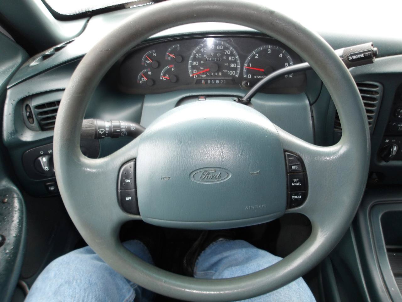 Used 1998 Ford Expedition XLT AWD/4WD image 15