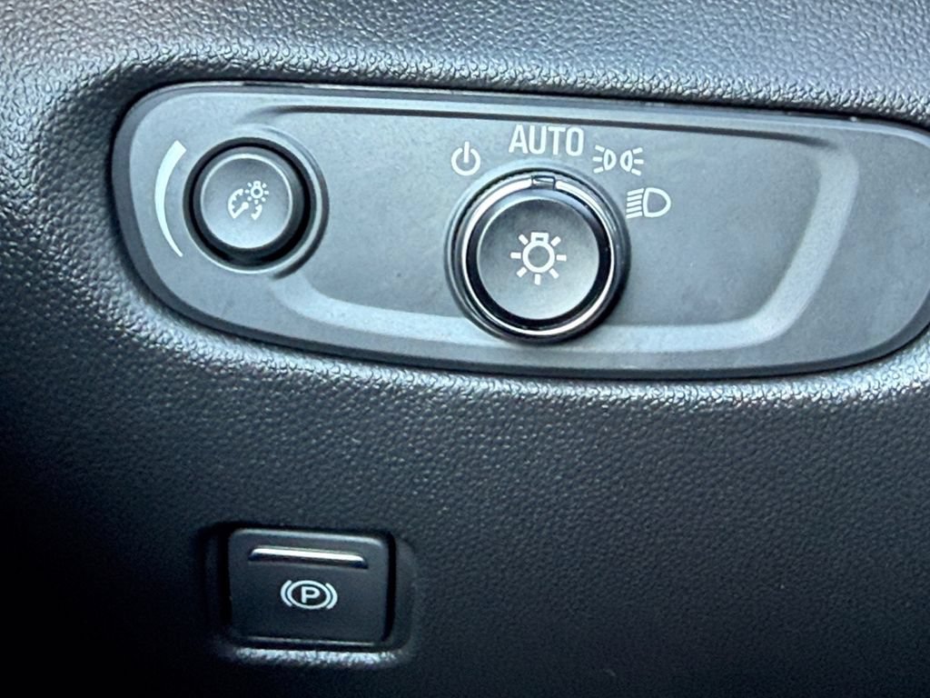 Used 2025 Chevrolet Blazer LT FWD image 25