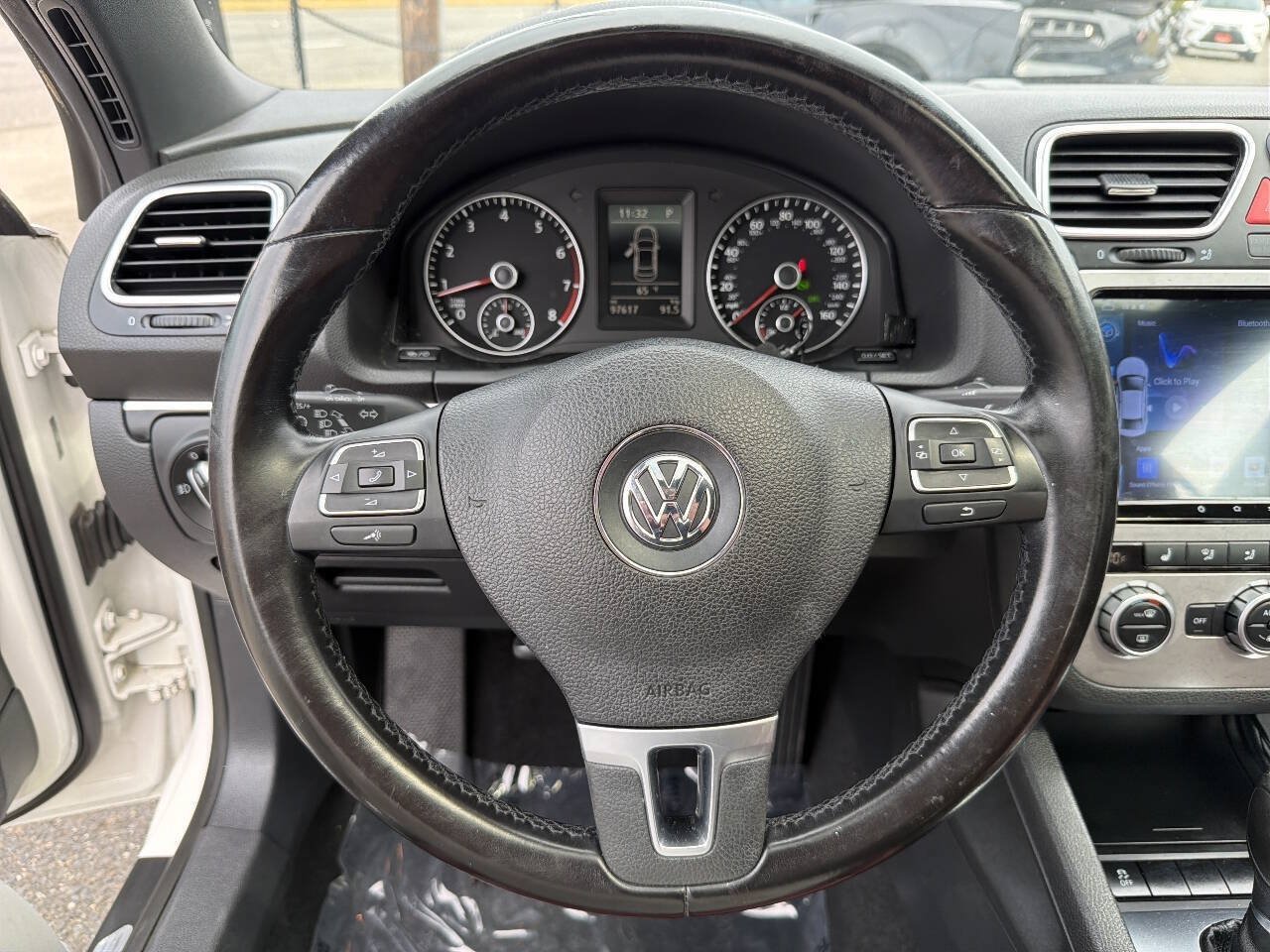 Used 2013 Volkswagen Eos Lux FWD image 24