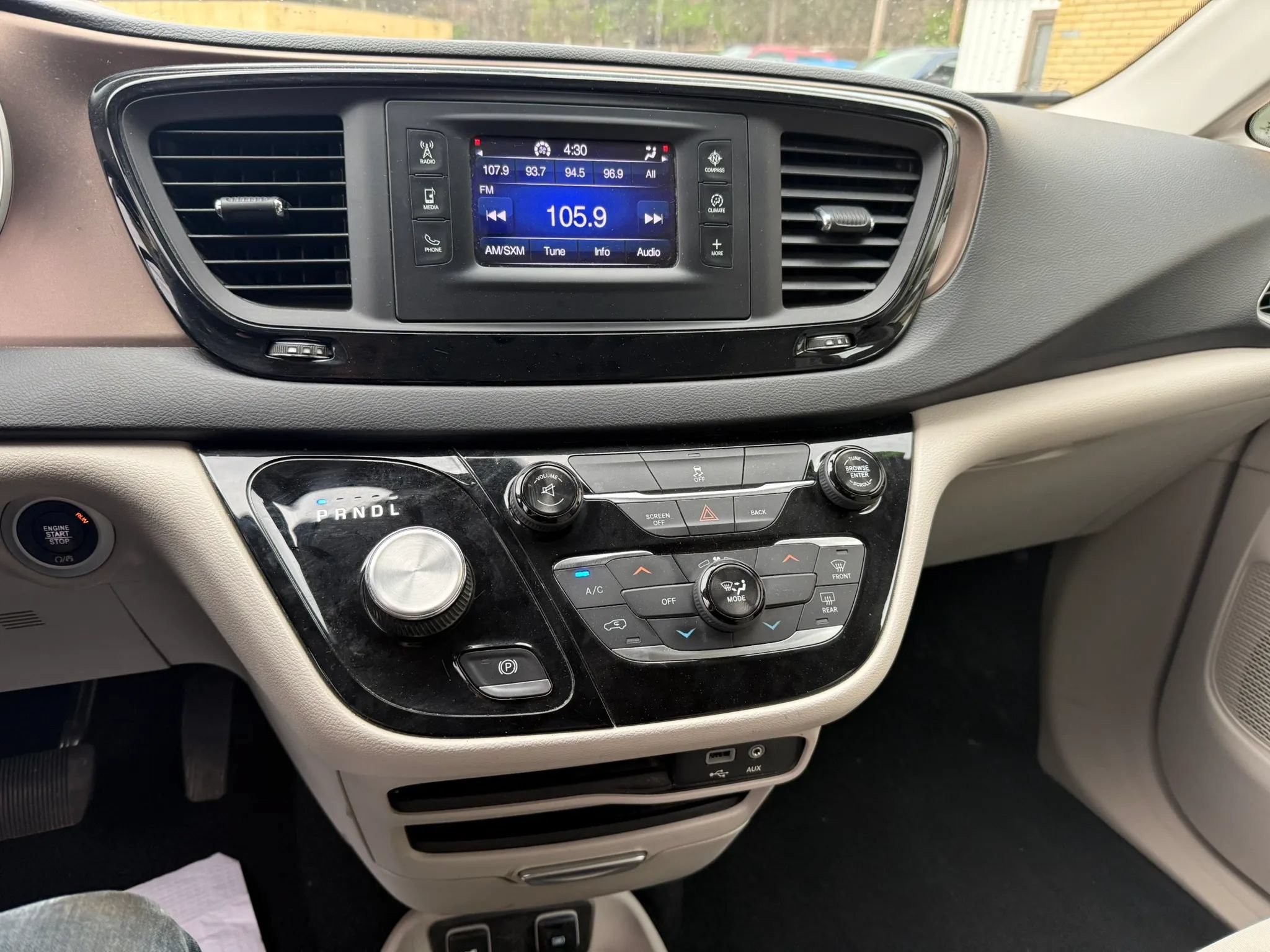 Used 2017 Chrysler Pacifica Touring FWD image 10