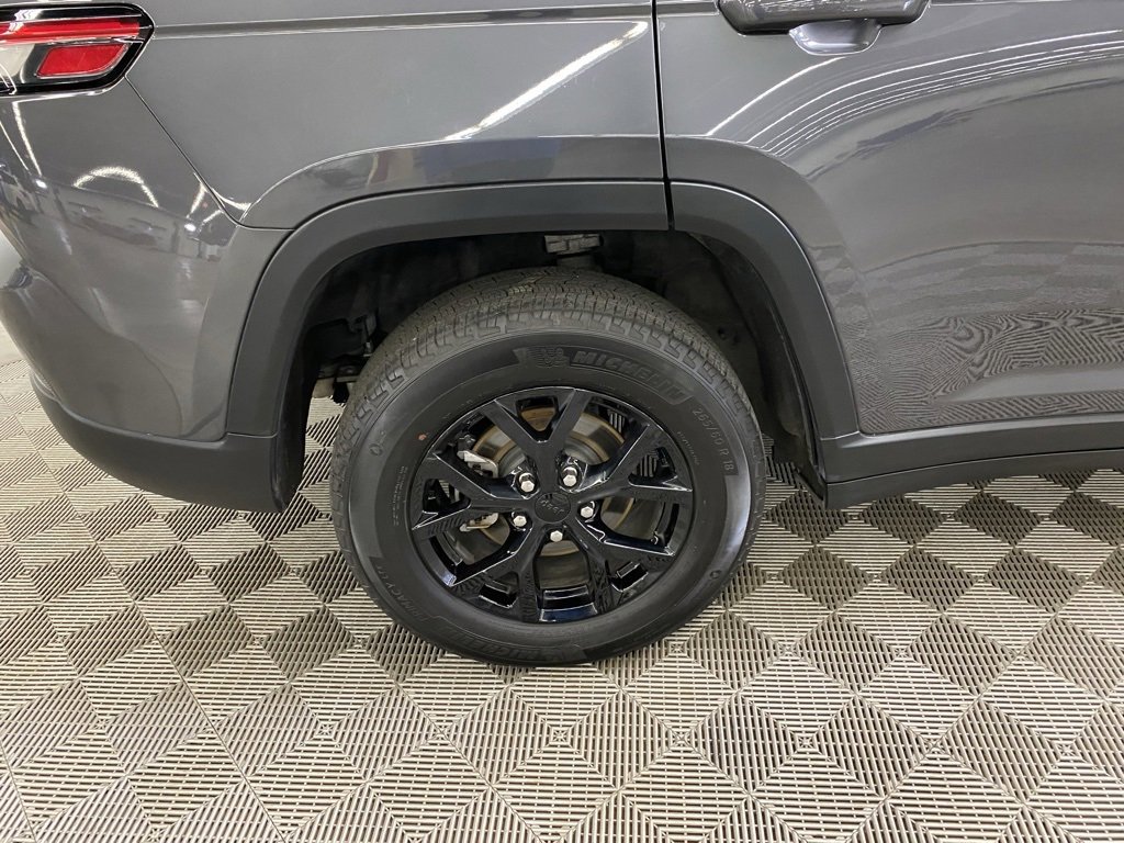 Used 2024 Jeep Grand Cherokee Altitude image 13