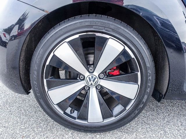 Used 2013 Volkswagen Beetle 2.0T image 11