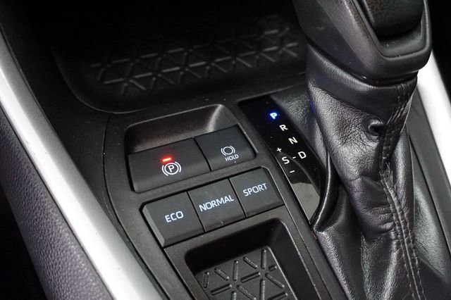 Used 2019 Toyota RAV4 XLE w/ Convenience Package image 16