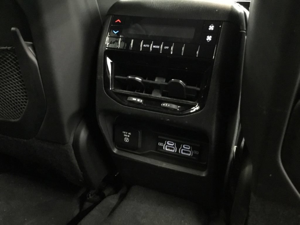 Used 2022 Jeep Grand Cherokee L Laredo w/ Luxury Tech Group I AWD/4WD image 20
