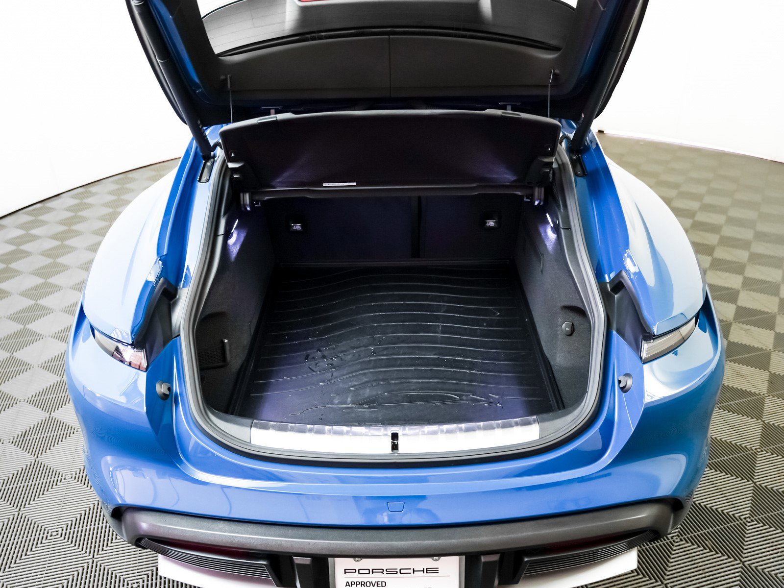 Used 2024 Porsche Taycan 4S w/ Premium Package image 29