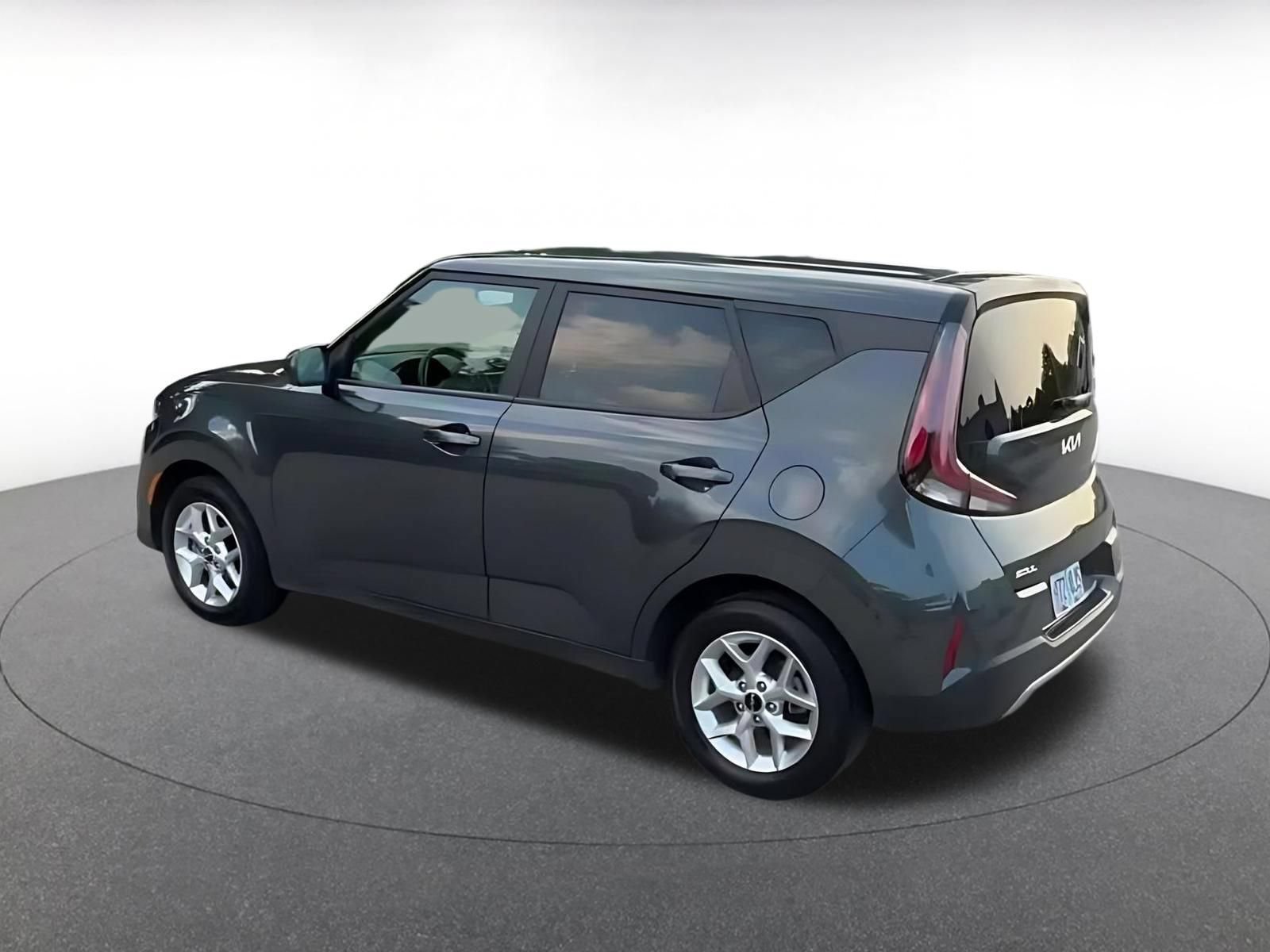 Used 2025 Kia Soul LX w/ LX Technology Package FWD image 9