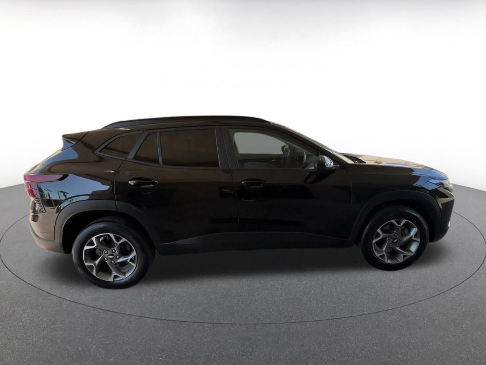 Used 2025 Chevrolet Trax LT FWD image 15
