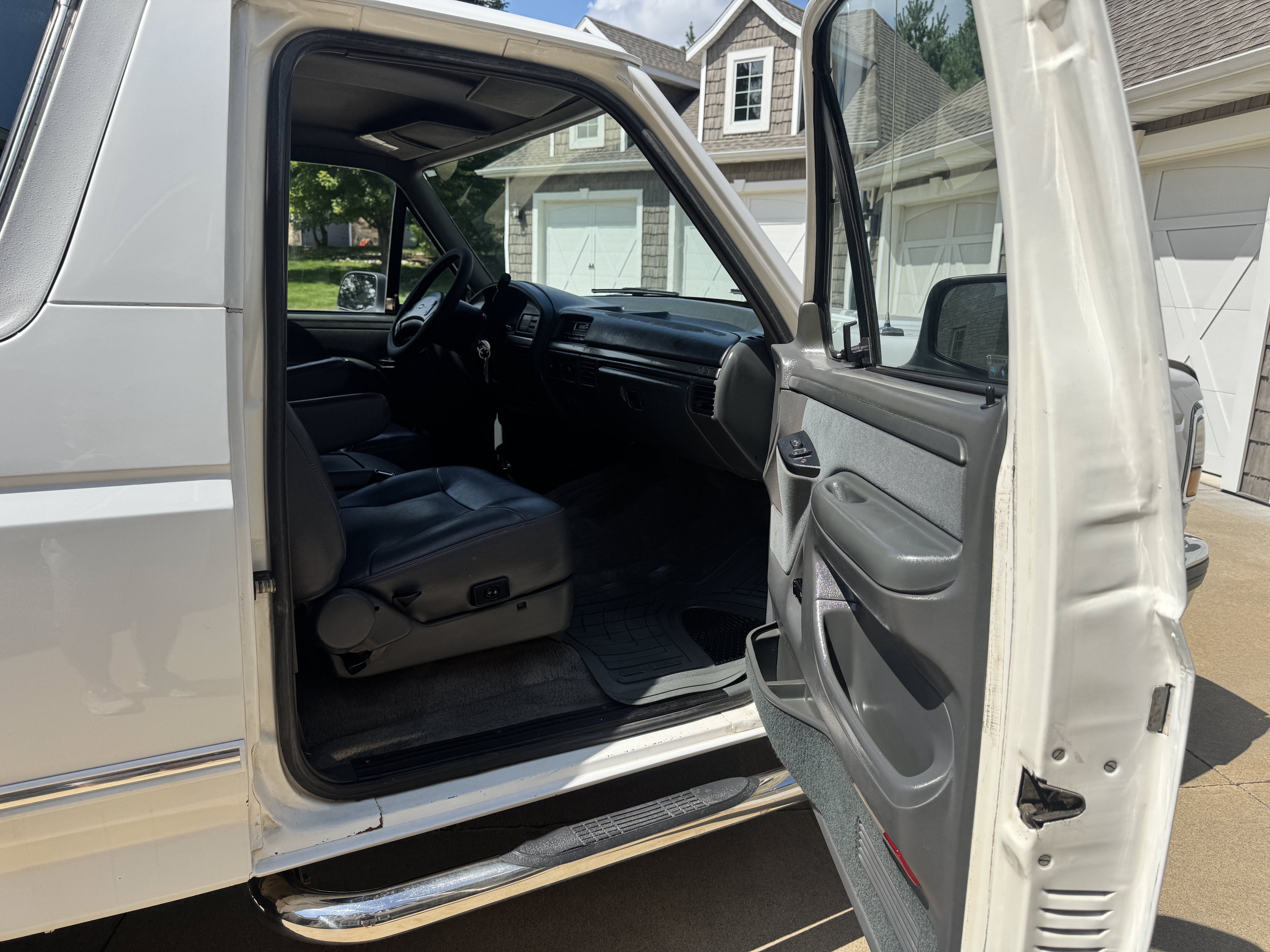 Used 1993 Ford Bronco XLT AWD/4WD image 15