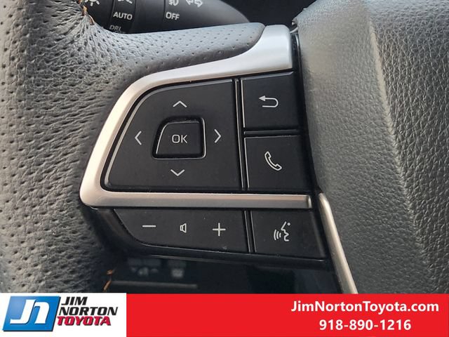 Used 2025 Toyota Sienna XLE Woodland Edition AWD/4WD image 28